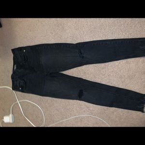 Black ripped cropped jeans